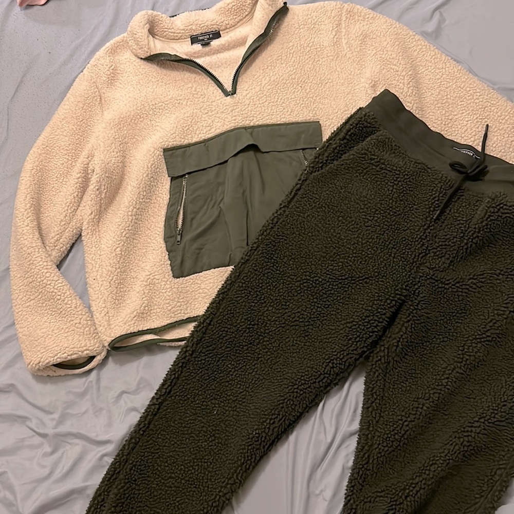 Comes as a set men’s Large barely wore good condition